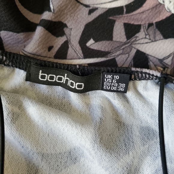 Boohoo Floral Romper - Picture 3 of 4